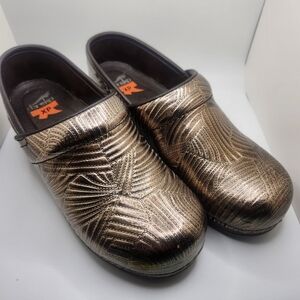 Dansko Womens Size 36 Clogs‎ Leather Slide On Gold Black Non Slip Pro XP Groove